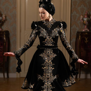 Siyahın Asaletine Altın Dokunuş - B 7