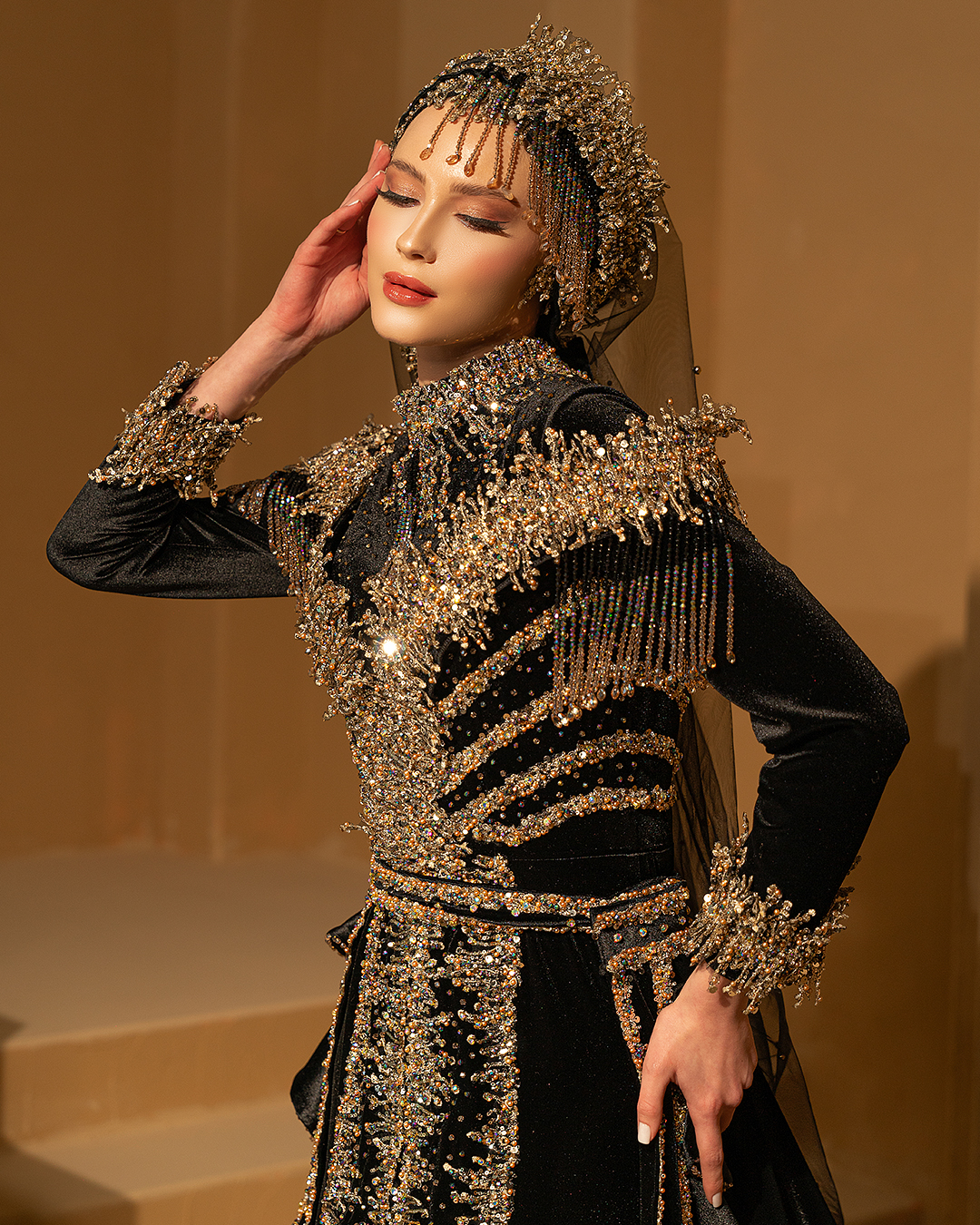 Gece Işıltısında Altın Zarafet - K 2